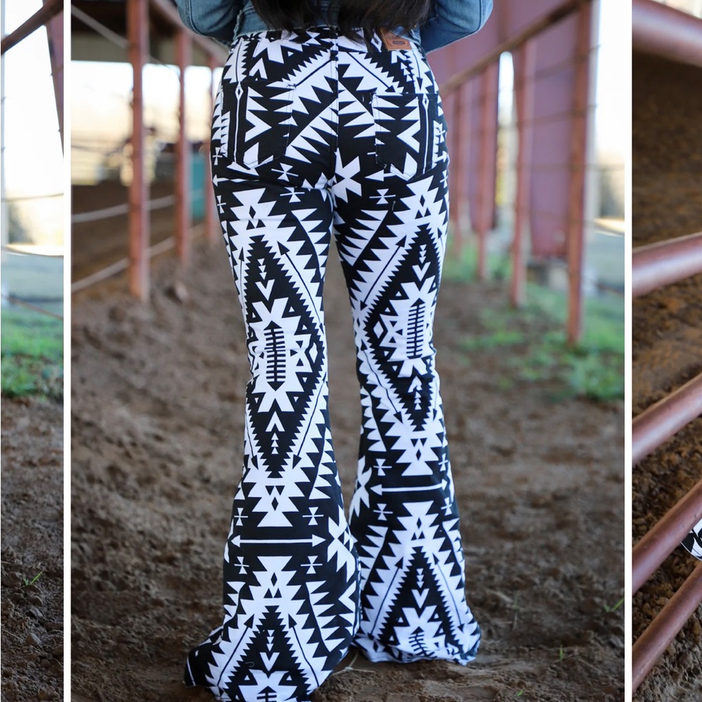 B/W Aztec Super Flares